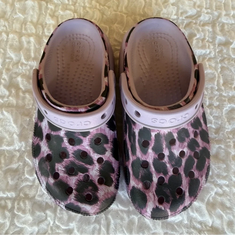CROCS gently preloved
